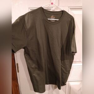 Men's mossy oak T-shirt. 23.5 x 31